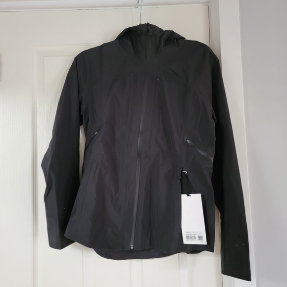 SOLD** Lululemon Break a Trail Jacket - 6 - Picture 9 of 15